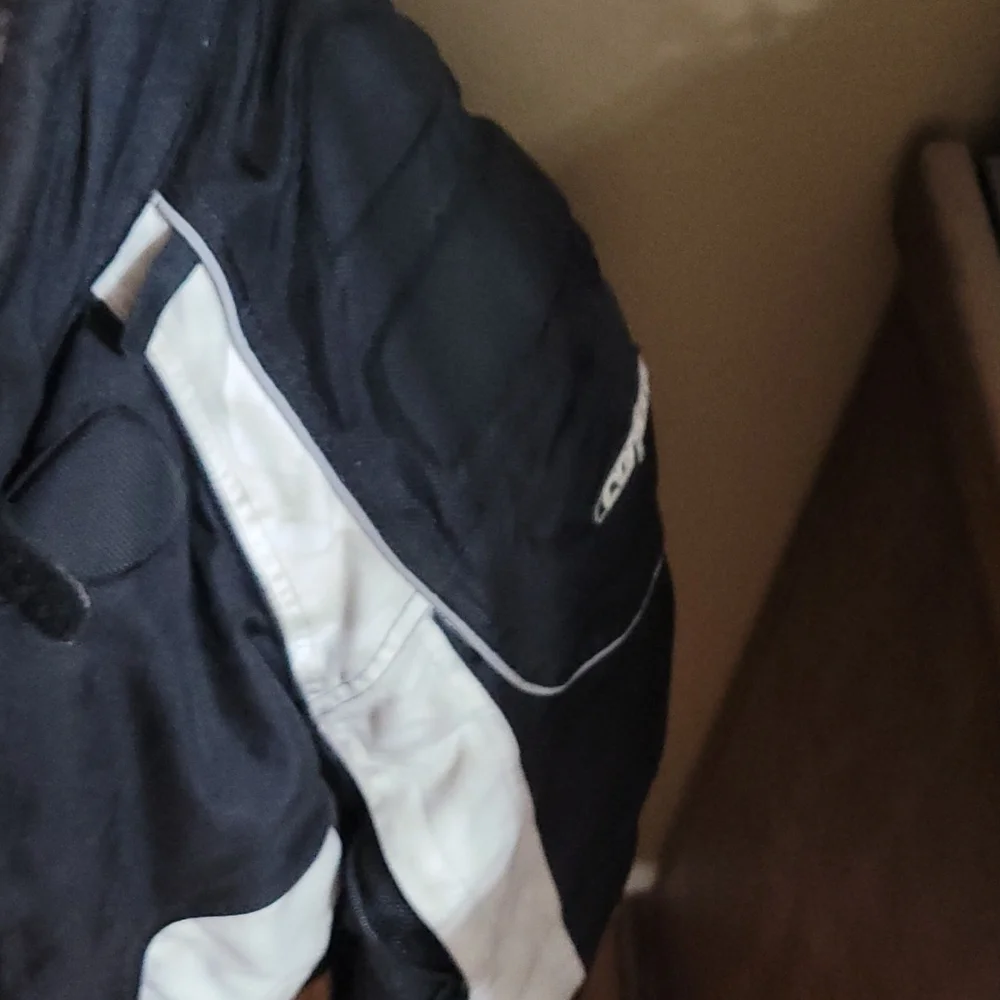 Motorcycle jacket - Picture 3 of 13